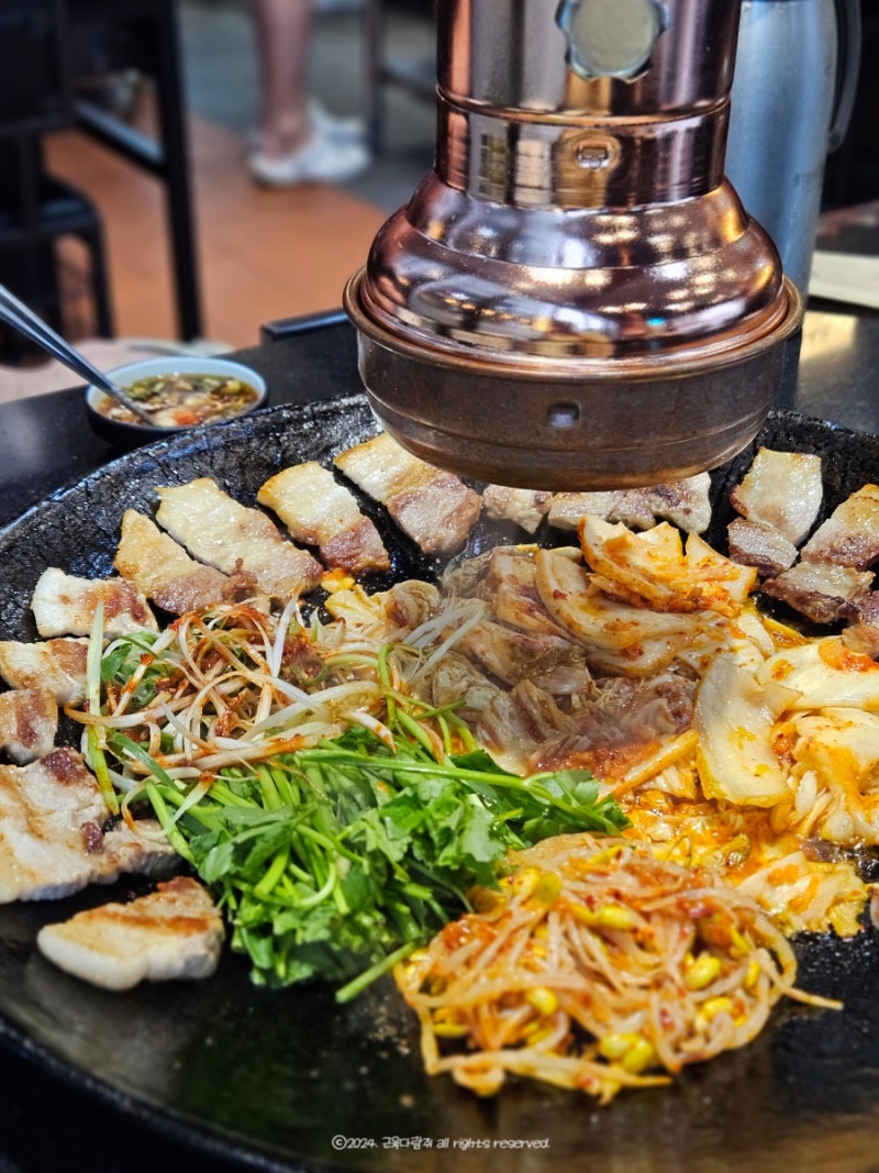 신영통식당, 솥뚜껑 삼겹살, 삼겹살이 맛있는 반월점(데이트 및 회식장소로 좋음)