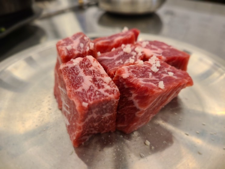  강남역 고기집 한입 먹자마자 반한 소고기 맛집 우대포 강남역점 방문 후기
