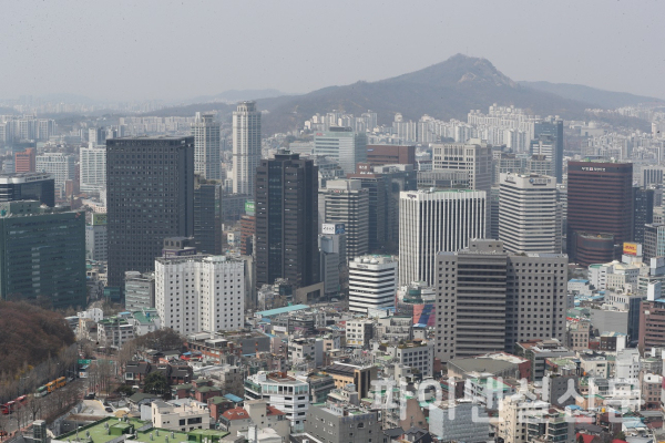 <b>대기업</b> 4곳 중 3곳 "<b>하반기</b>에도 상반기 수준 이상 <b>투자</b> 유지"
