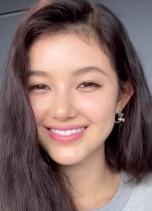NewJeans Danielle (Mo Jihye): Age, Nationality, Family, Fashion, and Past Photos Collection