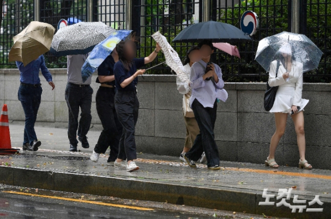 충청 경북권 <b>호우</b>특보... 중대본 1단계 <b>위기경보</b> '주의'로 상향
