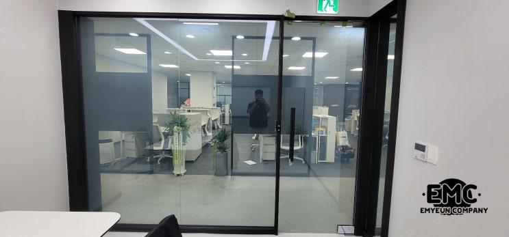  상암동  오피스 공간 PDLC 스마트글라스 시공