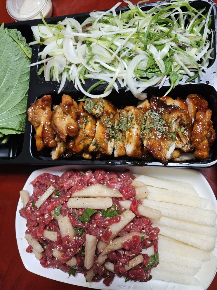  집에서 소주 안주 누구나 홀딱 반한 닭 바베큐 쌈닭과 육회