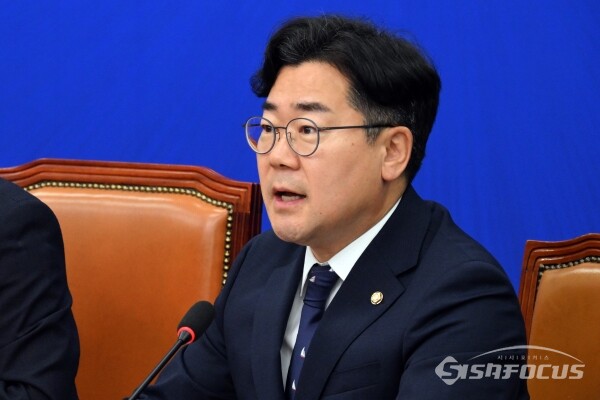 <b>박찬대</b>, 與 전대 ‘당권 경쟁’에···“꼴불견, 낯 뜨거운... 