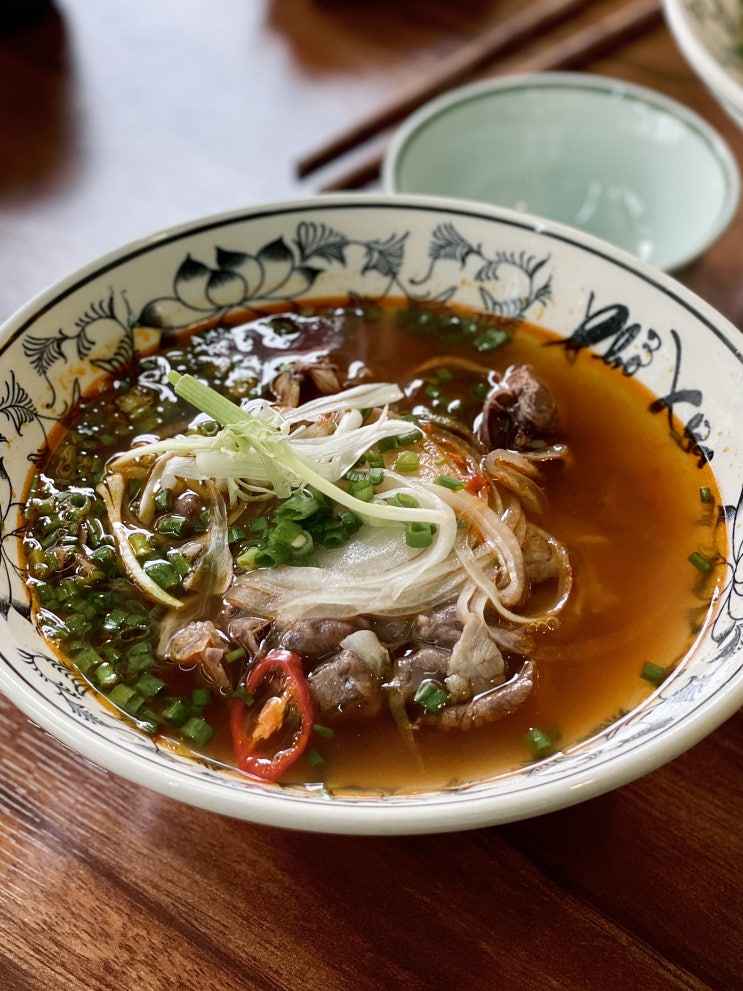  신촌, 베트남이 담긴 쌀국수 맛집 | 옛날쌀국수 • pho xua