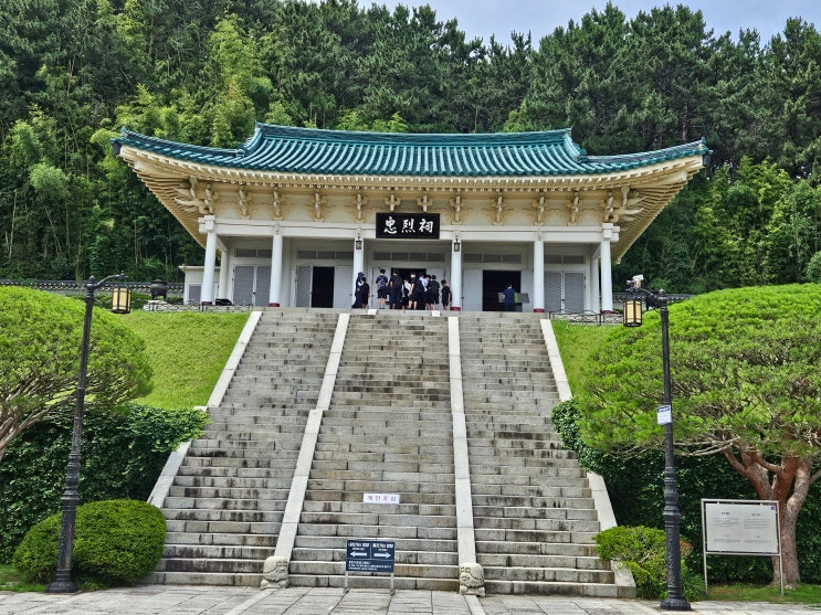부산광역시 여행 (충렬사: 임진왜란때 순국한 송상현장군,정발장군 등 부산에서 장렬히 순절한 호국선열의 영령을 모신 사당) 부산광역시 여행 (충렬사: 임진왜란때 순국한 송상현장군,정발장군 등 부산에서 장렬히 순절한 호국선열의 영령을 모신 사당)