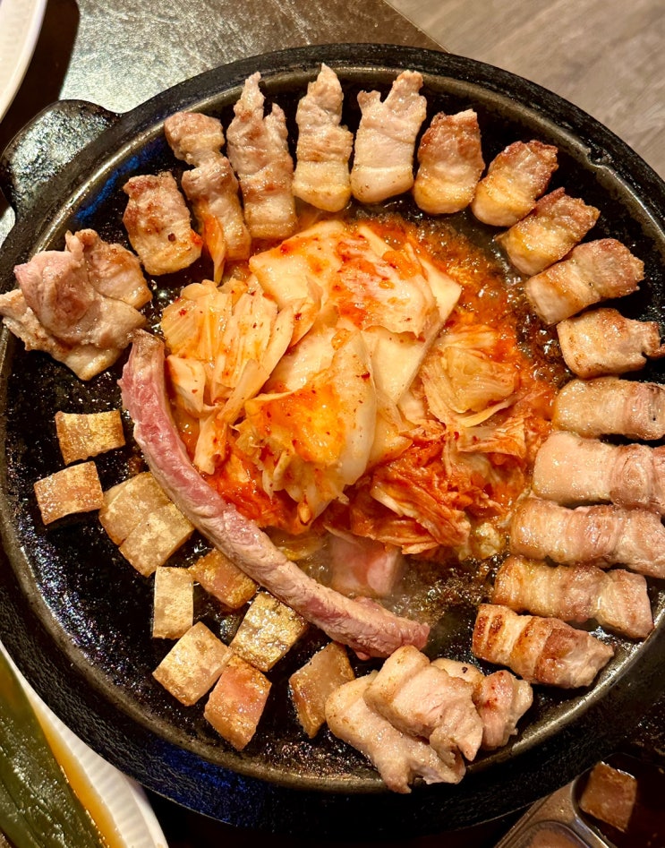  부산 서면 고짚 통뼈김치오겹살 구워주는 찐 맛집 술집 후기