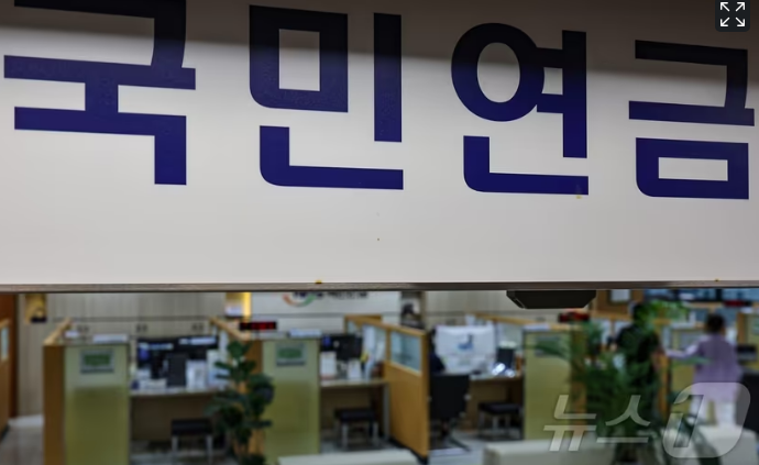 국민연금 20년 이상 가입 수급자 100만명 돌파…월평균 108만원 받아 국민연금 20년 이상 가입 수급자 100만명 돌파…월평균 108만원 받아