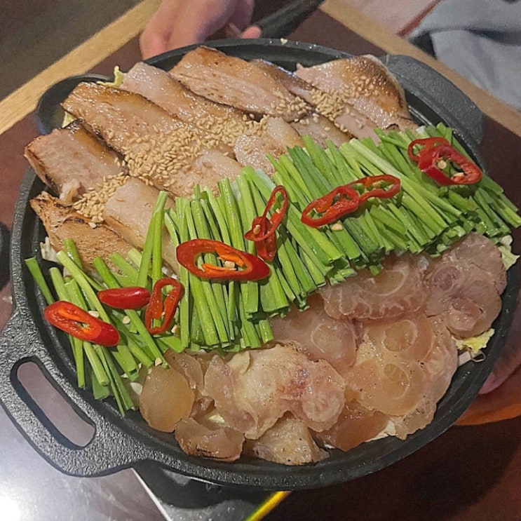 수영 이자카야 항정수육스지전골 맛집 "시선"