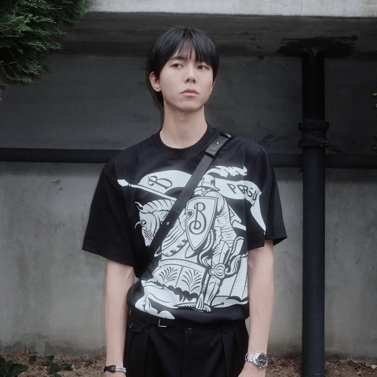  주우재 남자 버버리 반팔티셔츠 여름 올블랙 코디 가격은?