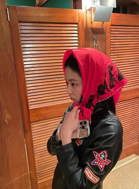 <b>제니 흡연</b> 블랙핑크 전자담배 갑질논란?