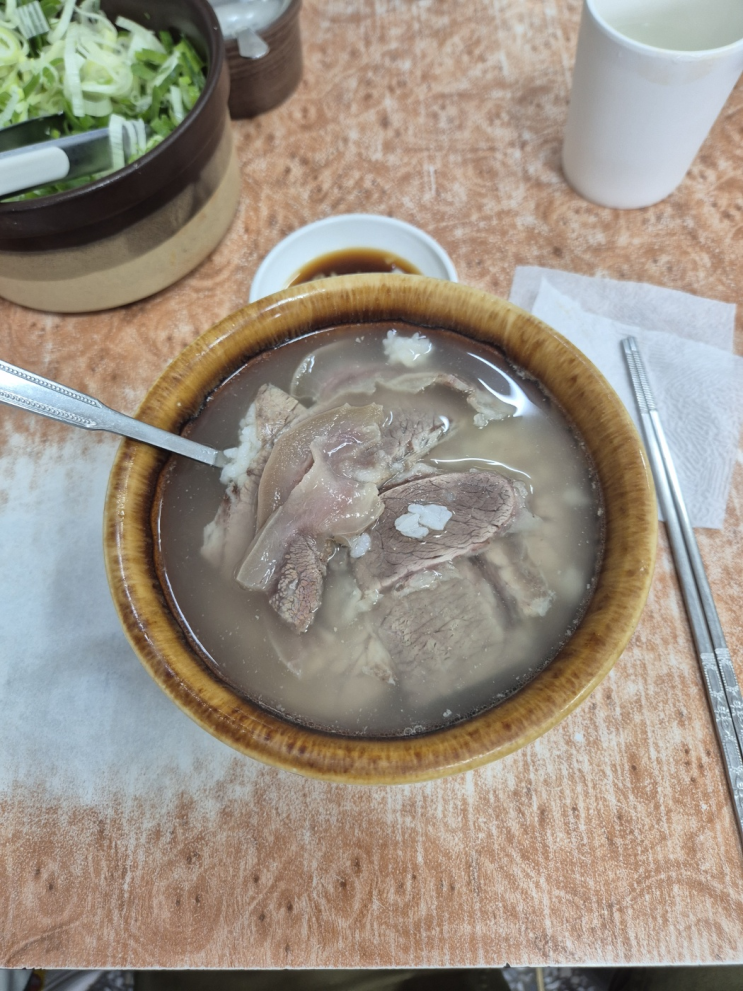  [송파구 삼전동] 유원설렁탕 (술술 넘어가는 담백한 설렁탕 위에 마늘 한 스푼의 개성을 얹다)