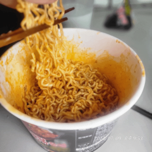 K매운맛불닭볶음면레시피 편의점털기캔참치하나로 매운맛잠재우기 매운맛우유꿀조합 K매운맛불닭볶음면레시피 편의점털기캔참치하나로 매운맛잠재우기 매운맛우유꿀조합