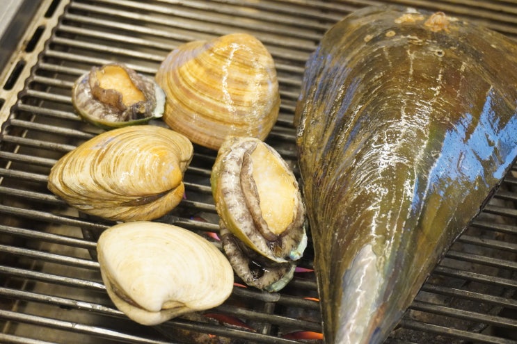  흥덕 맛집 홍삼이네 무한리필 홍게와 고기 조개구이 무한리필 식당