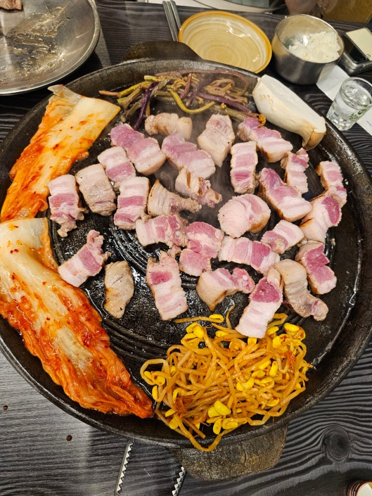  안산 고잔동 고기 맛집 '껍살로' 더덕무침 무한리필