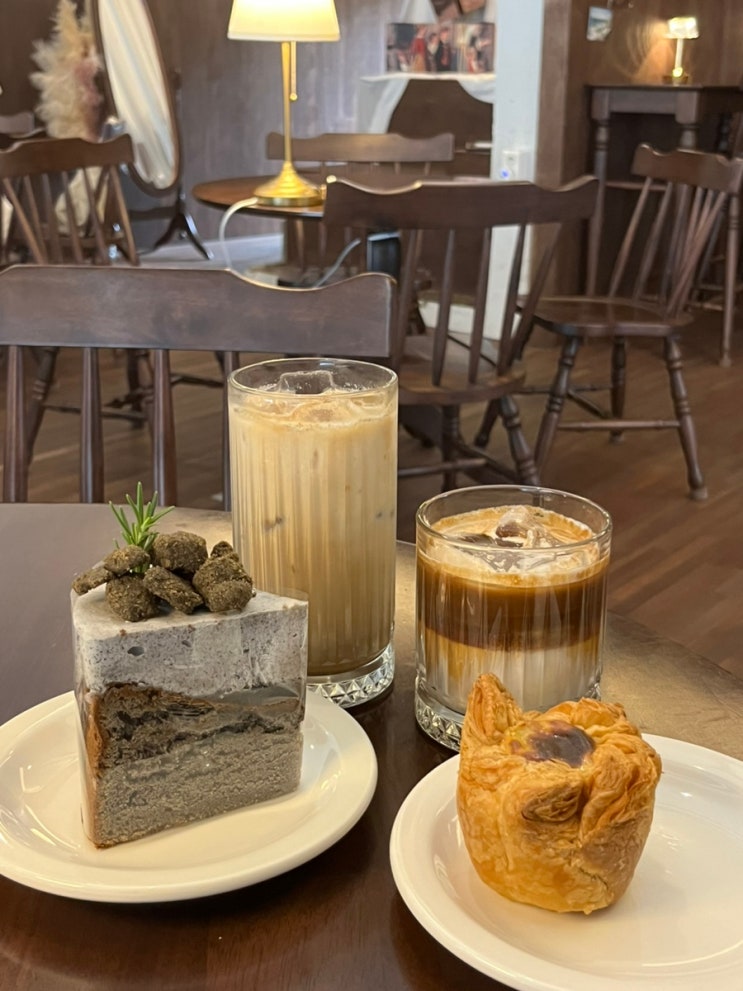  청주 우암동 분위기 좋은 카페 ‘인어빗’ 청주 디저트 맛집 추천