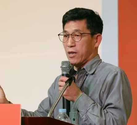 진중권, “김건희 여사와 57분 통화... 주변에서 사과 극구 말렸다고 해.”