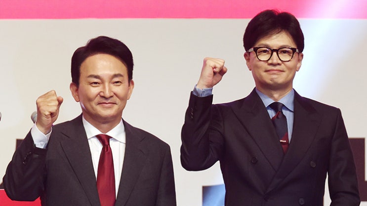고의 패배” vs <b>한동훈</b> “다중인격” ※<b>국민의힘</b> 당 <b>대표</b> 지지율.