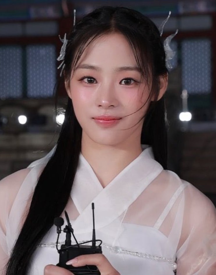 <b>뉴진스</b>가 사랑한 요즘 <b>한복</b> 메이크업 zip