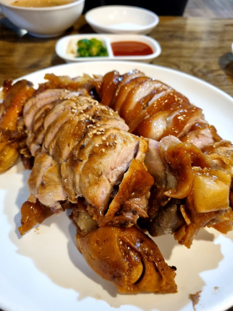  비 올 때 생각나는 충대 둥지마을 왕족발