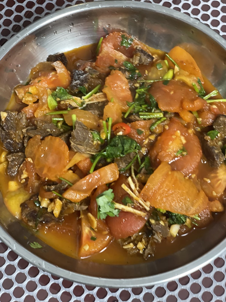  오늘 저녁은 작은 아이의 토마토 파티