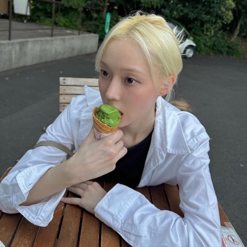 윈터 올블랙에 폴로랄프로렌 린넨셔츠 살 안타는 “여름코디” 러블리 시크룩!