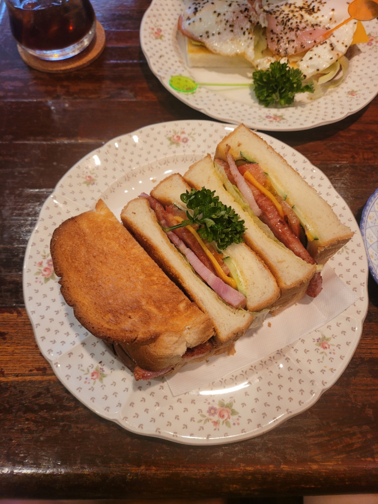  [오사카 신세카이] Cafe de Izumi (여행 중 앤틱한 분위기의 카페에서 찾은 여유/부산스럽지 않은 클래식한 브런치)