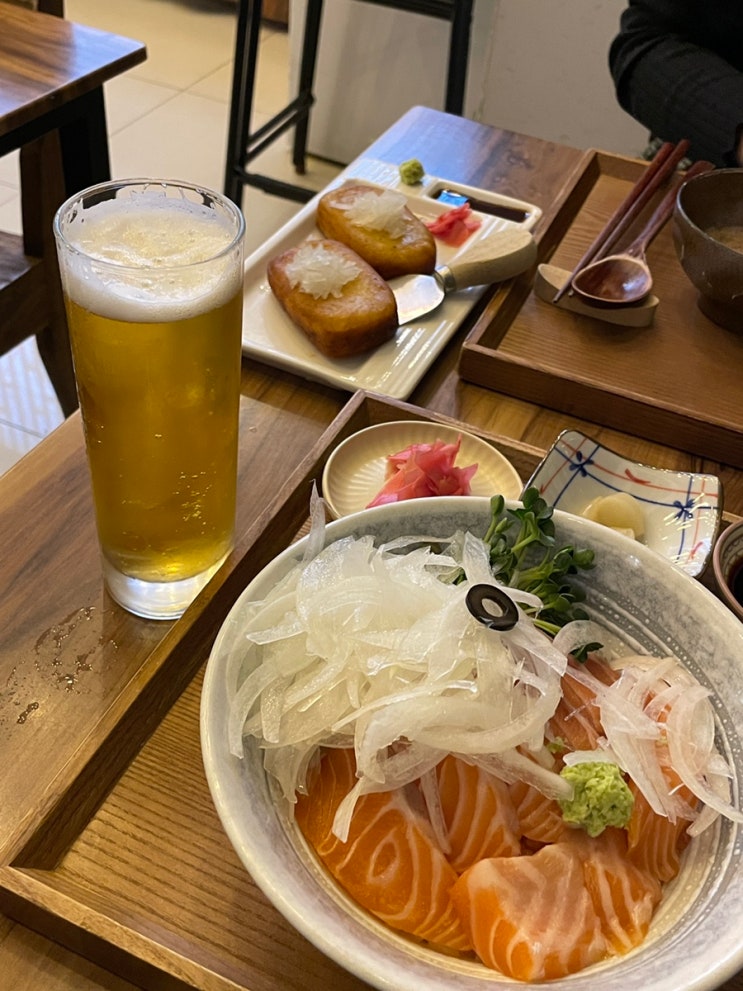  [뚝섬역 맛집] 메시 연어덮밥과 야끼모찌에 생맥주 짠!