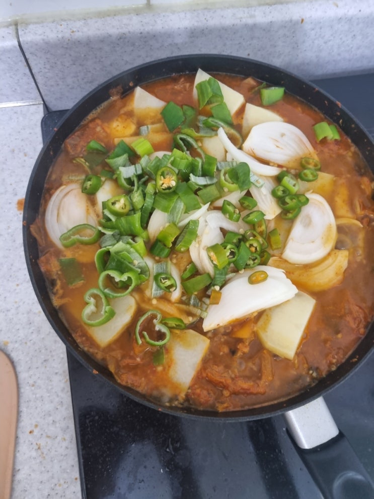  먹고 남은 고기로 요리하기 - 김치찜