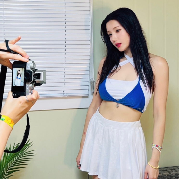  권은비 2024 워터밤 약해진 수위 파란 비키니 정보