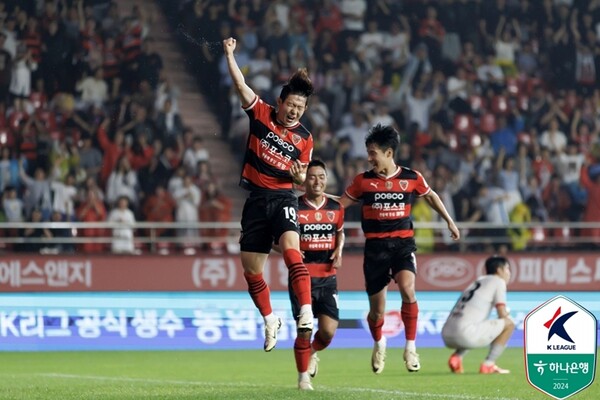 '<b>오베르단</b>+윤민호 득점' <b>포항</b>, 강원에 2-0 완승 '선두 도약'
