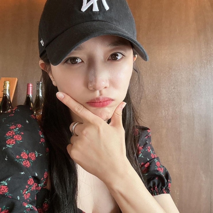  여름 여자 연예인 데일리 볼캡 종류 중 자주 보이는 47 브랜드의 여성 야구 모자 코디 w. 표예진
