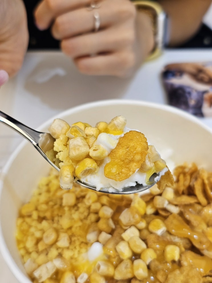  홍대 아이스크림 맛집 요거트월드 초당옥수수 신메뉴 출시