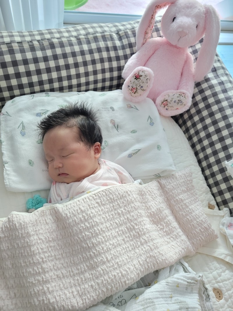 [육아꿀템] 내돈내산 가슴안정 이몽 좁쌀베개 모로반사방지 태열베개