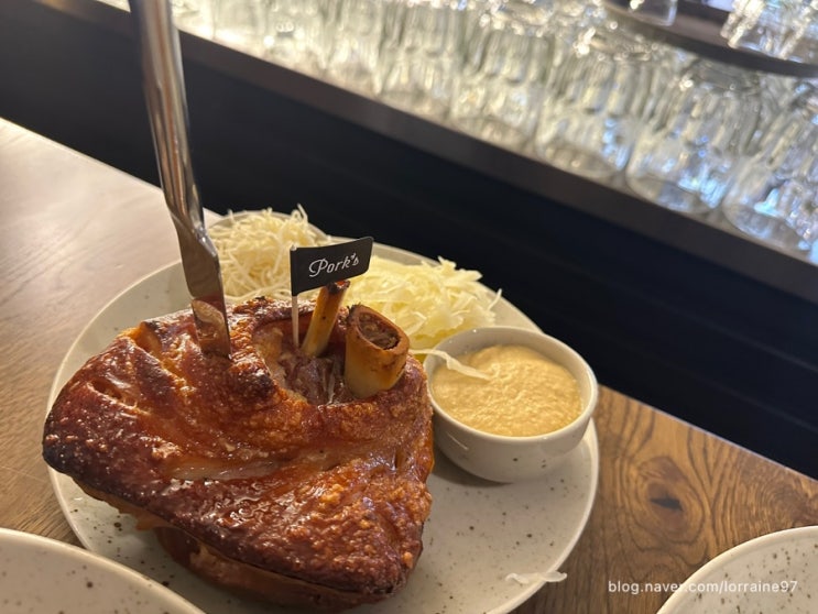  체코 프라하 한국인들의 필수코스 가성비 꼴레뇨 맛집 Pork's 평일 점심 방문 후기