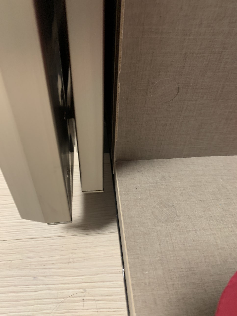 고장난 붙박이장 떨어진 슬라이딩도어 수리