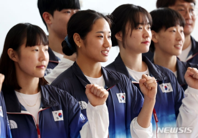 <b>배드민턴</b> 세계랭킹 1위 안세영 "금메달 획득을 위해 결전지... 