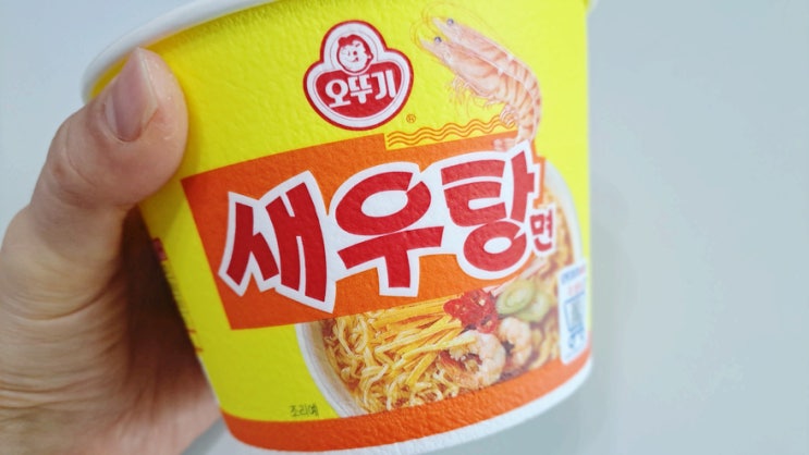오뚜기 새우탕 컵라면 농심 큰사발면과 많이 다를까? 오뚜기 새우탕 컵라면 농심 큰사발면과 많이 다를까?