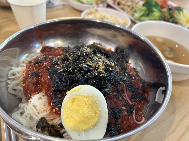  서울 동대문구 안암오거리 반찬이 많은 가성비 맛집 <오성식당>(비빔국수정식)