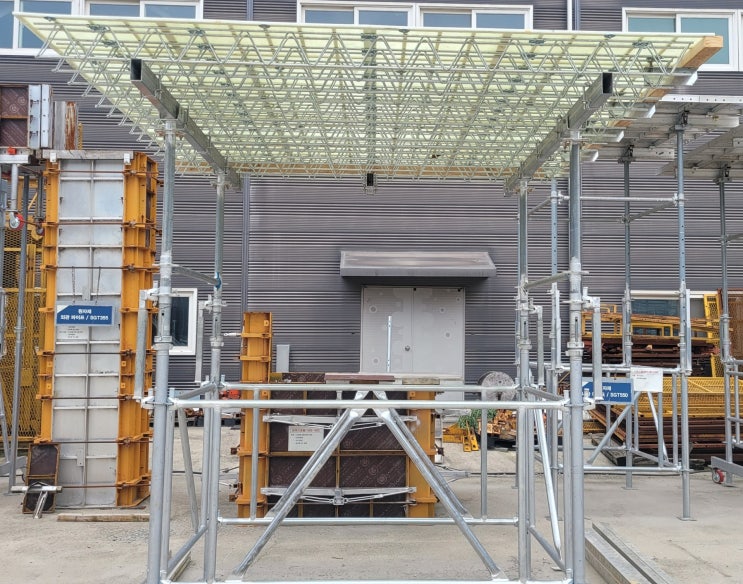DS테이블폼(table formwork)은 대형화를 통한 혁신적인 생산성 향상 자재입니다. DS테이블폼(table formwork)은 대형화를 통한 혁신적인 생산성 향상 자재입니다.