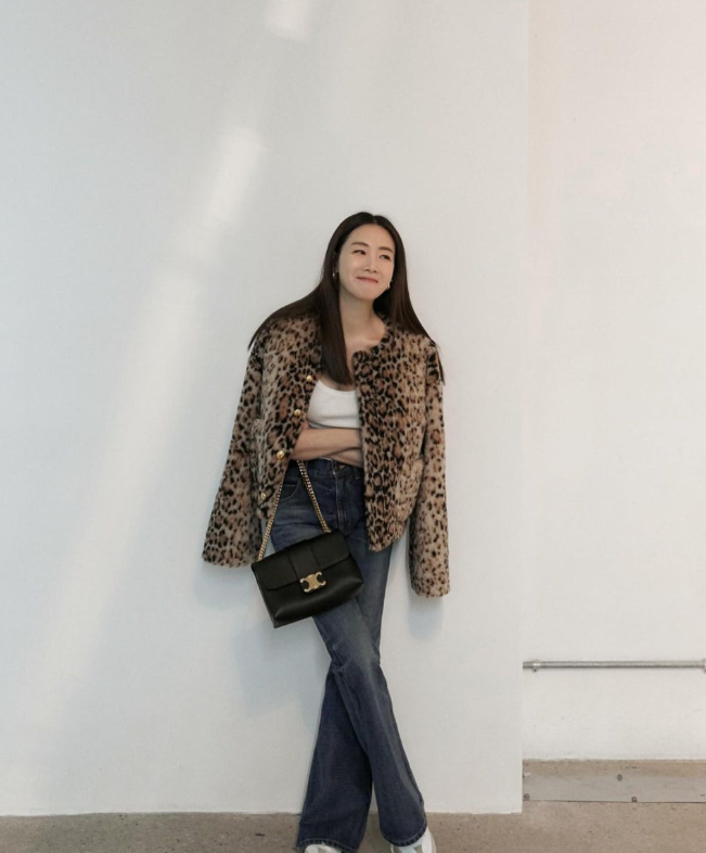  40대 엄마지만 방부제 미모로 예전과 똑같이 아름다운 최지우와 함께한 명품 브랜드 셀린느 가방 BEST 3