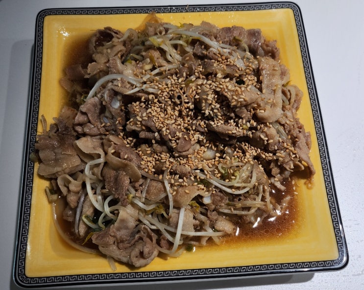  대패삼겹살 숙주볶음 대패숙주볶음 돼지고기요리