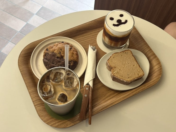  약수역 카페 분위기 좋은 디저트 맛집 업사이드커피 약수점