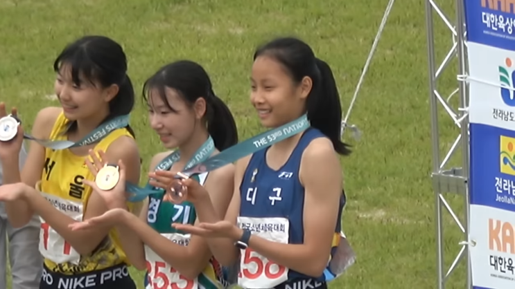 <b>육상</b> 여자중학 <b>200m</b> 이야기