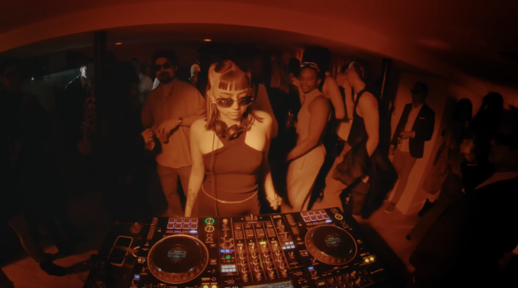  Groovy Disco and R&B Mix at a New York Basement Party | Tinzo