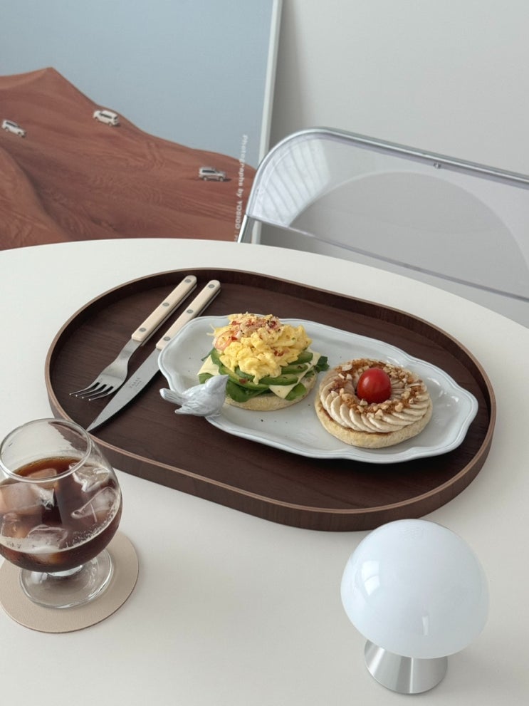  주말브런치 간식 레시피ㅣ잉글리쉬머핀으로 피넛버터바나나 & 크래미 스크램블에그 오픈토스트 만들기