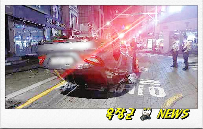<b>가로등</b> 충돌한 외제 승용차 전복… <b>운전자</b> 사고 현장서 사라져