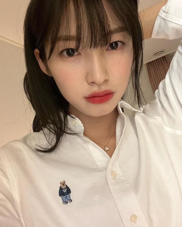  여자 연예인 명품 주얼리 브랜드로 부채 팬던트가 포인트인 불가리 디바스드림 데일리 목걸이 살펴보기 w. 아린