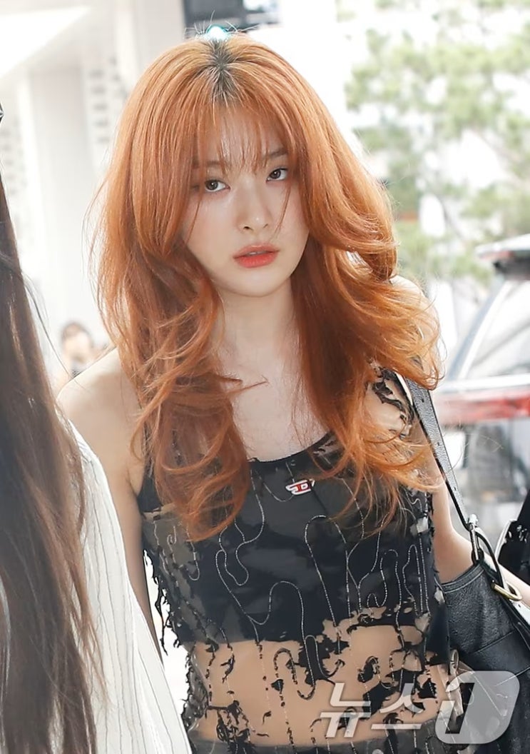  '연예인 특권' 레드벨벳 슬기, 매니저에 '하이힐' 갑질 논란..."옳지 못한 판단"