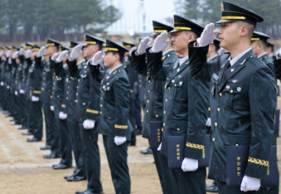  ‘키 제한 없습니다. 문신도 OK’… 임관 문턱 낮추는 軍